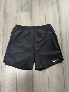 新品未使用 Nike ランニング Standard Fit ショートパンツ
