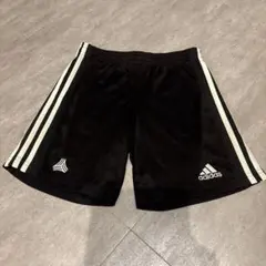 adidas 黒 ハーフパンツ 3本ライン　サッカーパンツ　140