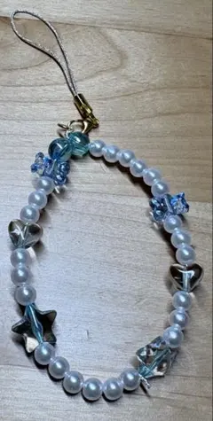 【ハンドメイド】パールホワイト・青色ビーズのチャーム