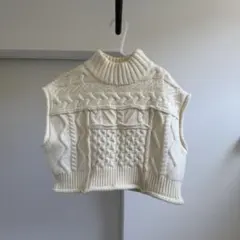 willfully アイボリー ケーブル編み ハイネックニットベスト