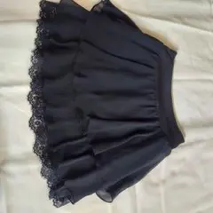 黒いフレアスカート