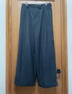SNISS ワイドスラックス　裾幅広め