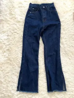 Ada.ダークブルーブーツカットデニム　スリットデニムパンツ　ハイウエスト　S