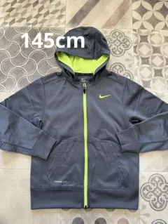 NIKEナイキ★グレーパーカー　サイズ145 キッズM
