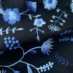 s11-k▼135×50cm▼コットンリネン刺繡生地▼ブルー　花柄　ブラック