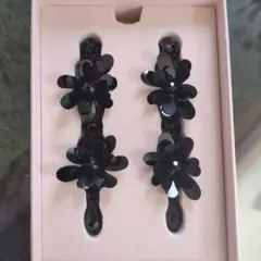 新品未使用 Simone Rocha シモーネロシャ ピアス 黒 SIMONE ROCHA］ブラック&レッド Ombré Drop ピアス-ブラック