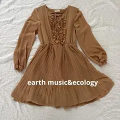 【美品】earthmusic&ecology ワンピース　ベージュ　パーティーのサムネイル
