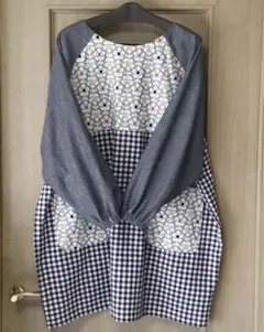 大きめ割烹着 ハンドメイド・長袖エプロン・大人スモック《グレーお花＆チェック》