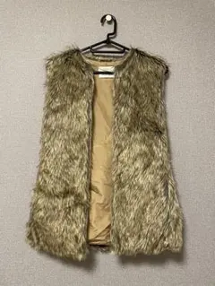 Bershka オリーブグリーン ファーベスト