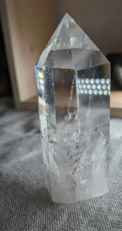 エンジェルラダー　天然水晶ポイント　六角柱　タワー　置物パワーストーン 虹入り エンジェルラダー入り 水晶ポイント 六角柱 専用木製台座付