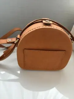 【美品】mezzo ラウンド　ショルダーバッグ　キャメル
