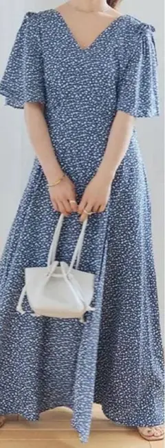 小花柄 Vネック ロングワンピース ネイビー 半袖のサムネイル