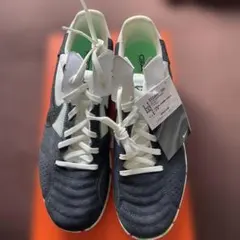 新品タグ付きNike サッカーシューズ グレー/ホワイト/マルチカラー　27㎝ 新品タグ付きNike サッカーシューズ グレー/ホワイト/マルチカラー 27
