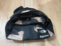 シュプリーム ボディバッグ