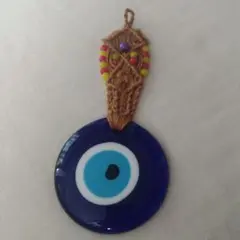 青いガラスの魔除け
