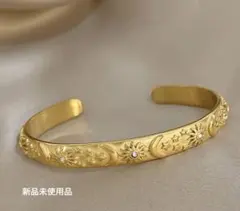 エレガンな太陽月星彫刻テクスチャブレスレット ステンレススチールのサムネイル