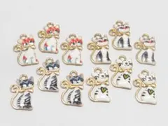 ネコ　猫　チャーム　パーツ　４色×３個　合計１２個セット