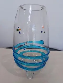 カラフルなデザインのガラス花瓶