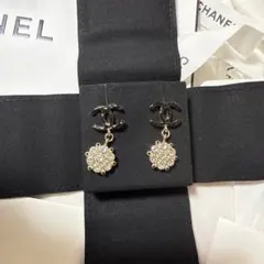 CHANEL ロゴクリスタルピアス