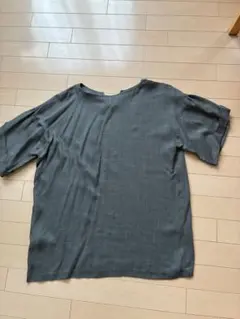 グレー 半袖ブラウス スリットネックのサムネイル