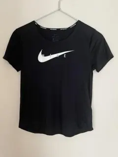 Nike DRI-FIT ブラック Tシャツ