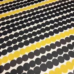 マリメッコ marimekko 撥水生地　テーブルカバー　145×200 マリメッコ marimekko 撥水生地 テーブルカバー 145×200 - メルカリ