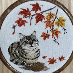ハンドメイド 刺繍フレーム もみじと猫 キジトラ 紅葉