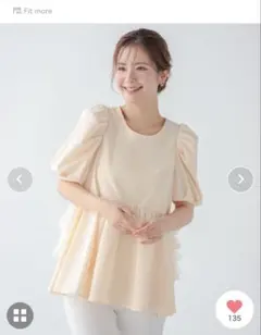 Fit more バックドットオーガンジーフリルブラウス　クリーム色