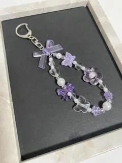ハンドメイド　キーホルダーアクセサリーチャームストラップ　パープル系