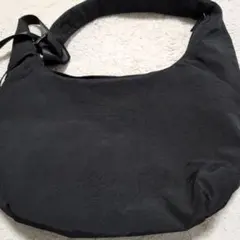 GU　ユニクロ　黒いナイロンショルダーバッグ
