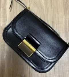 CHARLES & KEITH ブラックショルダーバッグ