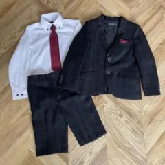美品★フォーマルスーツ　4点セット　男の子　入学式　卒園式　赤ネクタイ　120㎝