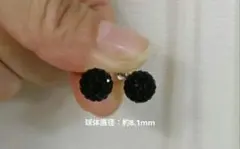 K10WG 　黒色　8.1mm クリスタルのスタッド　ピアス