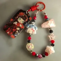 ハンドメイド キーホルダー 女の子モチーフプレート付き 赤黒 ネコ 猫
