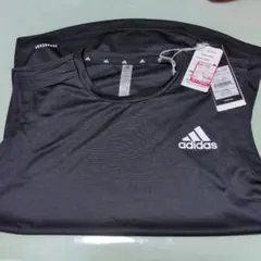 adidas ブラック Tシャツ Sサイズ