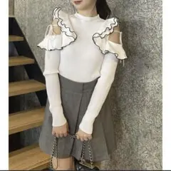 dazzlin ショルダーオープンフリルニット