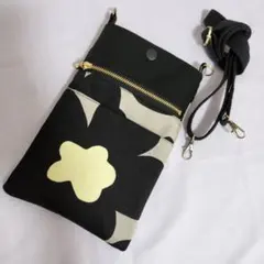 スマホポーチ　スマホショルダーバック北欧柄　ハンドメイド