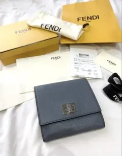 FENDI グレー 二つ折り財布　ピーカブー　財布　セレリア
