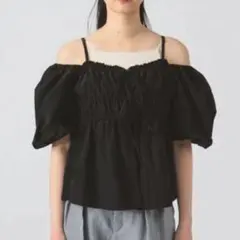 【新品】オフショルダーパフスリーブブラウスのサムネイル