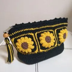ハンドメイド　モチーフ編み　かぎ編み　グラニースクエア　手編みポーチ