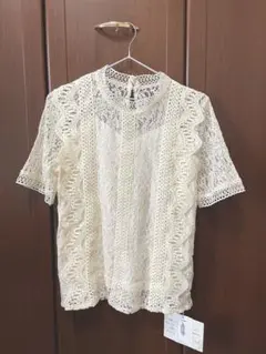 レース　トップス　クリーム色