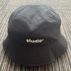 studio33 field Logo Bucket Hat ブラック