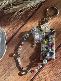 カラフル花柄刺繍のビーズチャーム