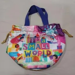 It's a Small World ランチバッグとアリエルのバッチ付き