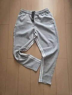 adidas ジョガーパンツ