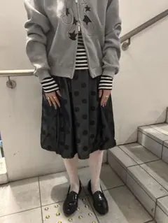 amood ダークグレー ドット柄 フレアスカートのサムネイル