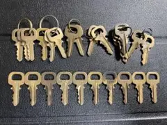 LOUIS VUITTON パドロック用の鍵　26点山