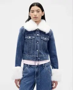 Gap × Sandy Liang ヴィーガンファークロップド デニムジャケット Gap × Sandy Liang ヴィーガンファークロップド デニムジャケット