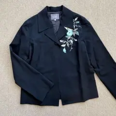 美品 トクコプルミエヴォル 花柄 刺繍 ウール テーラードジャケット 黒のサムネイル
