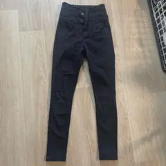 ブラック スキニーパンツ ボタン付き　ハイウエスト